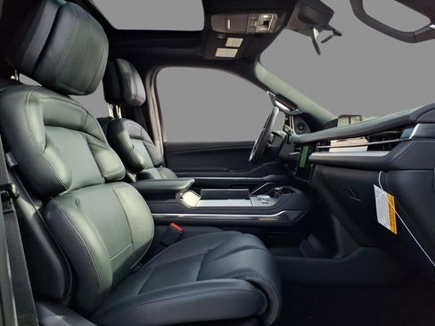 New 2025 Lincoln Navigator Reserve w/ Jet Appearance Package image 13