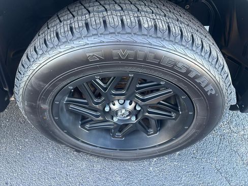 Used 2015 RAM 1500 Express AWD/4WD image 25