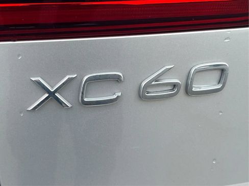 Used 2019 Volvo XC60 T5 Momentum w/ Multimedia Package AWD/4WD image 30