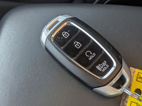 Certified 2024 Hyundai Venue SEL image 32