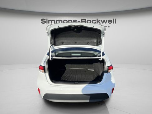 Used 2025 Toyota Corolla LE image 10