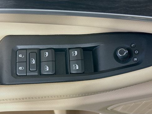 Used 2023 Jeep Grand Cherokee Limited RWD image 15