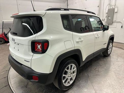 Certified 2022 Jeep Renegade Latitude w/ Convenience Group AWD/4WD image 17