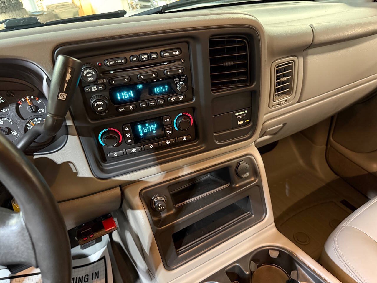 Used 2005 GMC Sierra 2500 SLT w/ Heavy-Duty Power Package AWD/4WD image 11