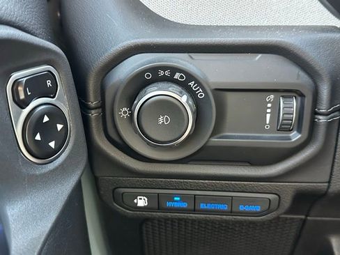 Used 2024 Jeep Wrangler Unlimited Sahara w/ Technology Group image 19