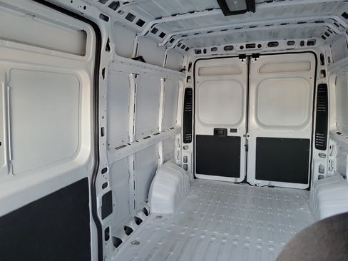 Used 2025 RAM ProMaster 2500 w/ Convenience Group image 16