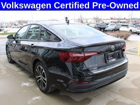 Used 2023 Volkswagen Jetta Sport image 4