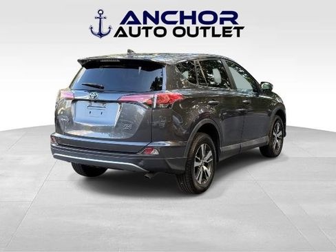 Used 2018 Toyota RAV4 XLE AWD/4WD image 8