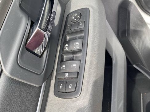 Used 2016 RAM 1500 Classic SLT AWD/4WD image 10