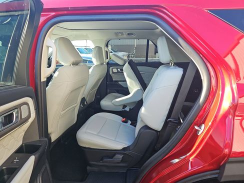 Used 2025 Ford Explorer Platinum w/ Ultimate Package AWD/4WD image 7
