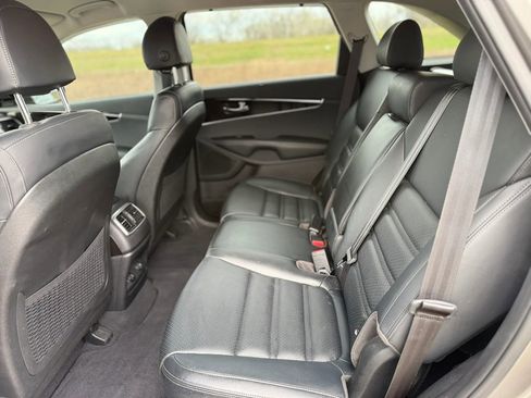 Used 2018 Kia Sorento EX image 19