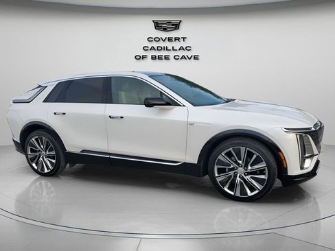 Certified 2024 Cadillac Lyriq Luxury w/ Nappa Leather Package image 12