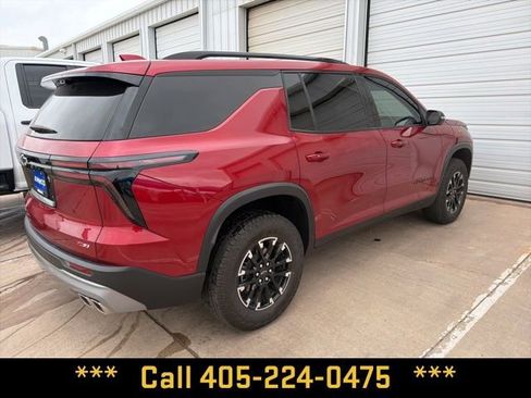 Used 2024 Chevrolet Traverse Z71 w/ Enhanced Driving Package image 16