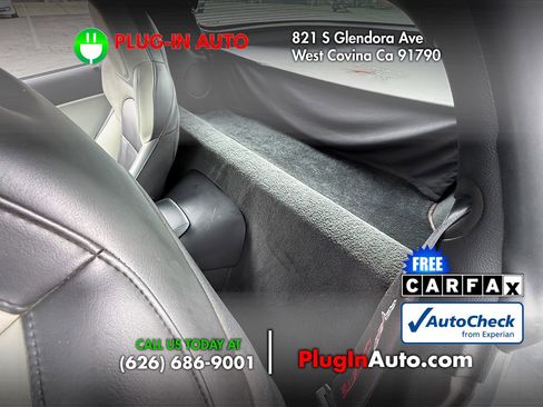 Used 2012 Chevrolet Corvette Coupe w/ 2LT Preferred Equipment Group RWD image 9