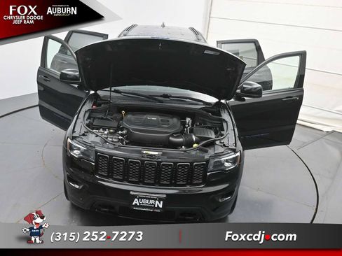 Used 2018 Jeep Grand Cherokee Laredo AWD/4WD image 36