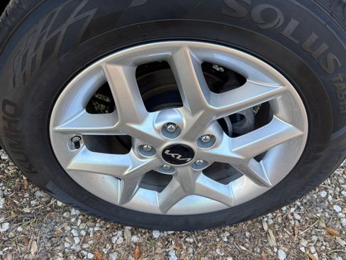 Used 2025 Kia Soul LX w/ LX Technology Package FWD image 29