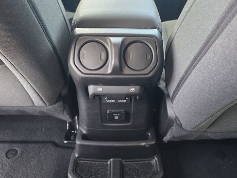 Used 2025 Jeep Wrangler Unlimited Sahara AWD/4WD image 27