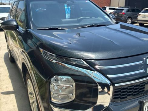 Used 2025 Mitsubishi Outlander ES FWD image 5