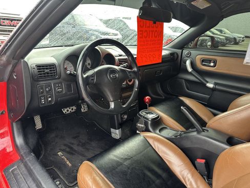 Used 2004 Toyota MR2 RWD image 13