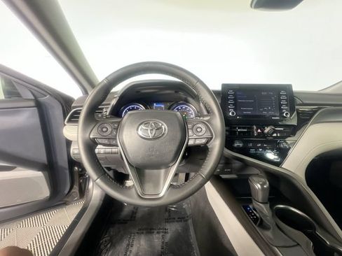 Used 2021 Toyota Camry SE w/ Convenience Package FWD image 14