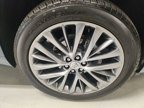 Certified 2025 Buick Enclave Avenir w/ Trailering Package, 5000 lbs. AWD/4WD image 4