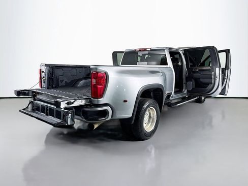 Used 2024 Chevrolet Silverado 3500 High Country w/ High Country Premium Package AWD/4WD image 29
