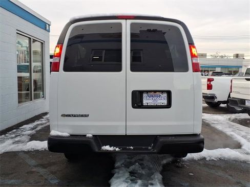Used 2025 Chevrolet Express 3500 LS image 5