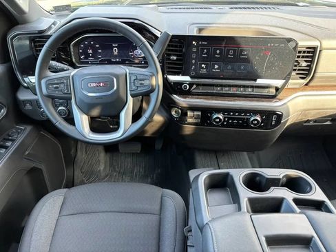 Used 2024 GMC Sierra 2500 SLE w/ SLE Value Package; AWD/4WD image 17