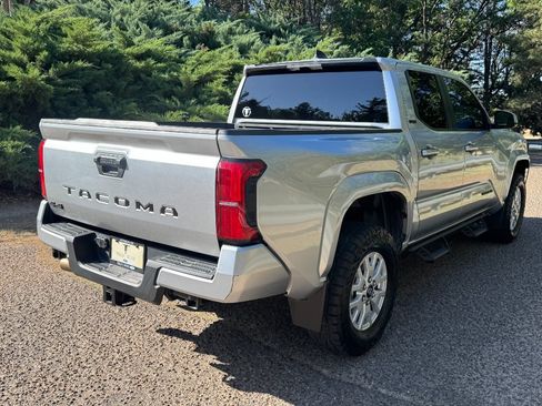 Used 2024 Toyota Tacoma SR5 AWD/4WD image 5