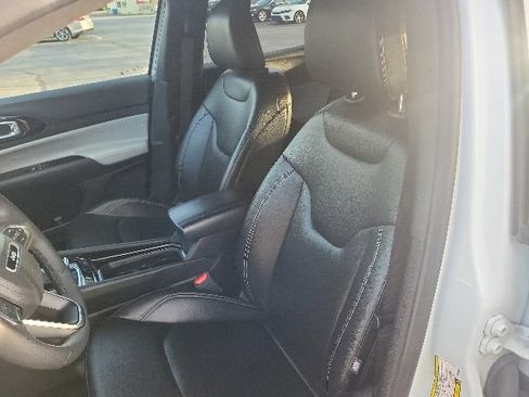 Used 2025 Jeep Compass Limited AWD/4WD image 27