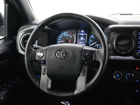 Used 2020 Toyota Tacoma TRD Sport AWD/4WD image 14