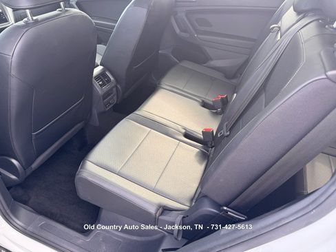 Used 2018 Volkswagen Tiguan SE w/ Panoramic Sunroof Package FWD image 24