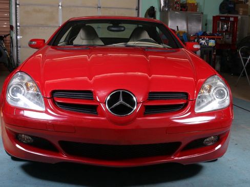 Used 2005 Mercedes-Benz SLK 350 w/ Entertainment Pkg image 11