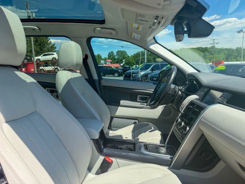Used 2016 Land Rover Discovery Sport HSE AWD/4WD image 18