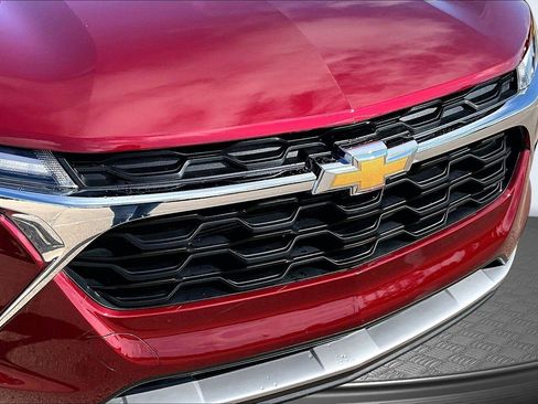 Used 2025 Chevrolet Trax LT FWD image 28
