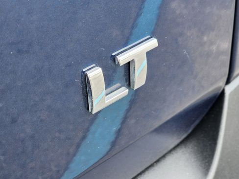 Used 2023 Chevrolet Traverse LT FWD image 28