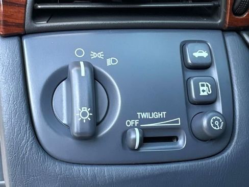Used 2000 Cadillac De Ville w/ Comfort/Convenience Pkg FWD image 28