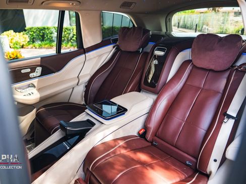 Used 2021 Mercedes-Benz Maybach GLS 600 4MATIC image 19