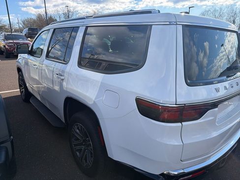 Used 2025 Jeep Wagoneer 4WD image 3