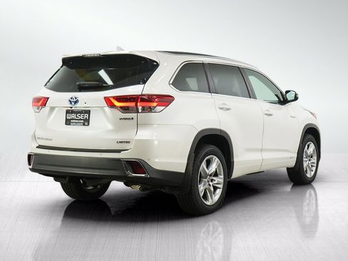 Used 2017 Toyota Highlander Limited AWD/4WD image 5