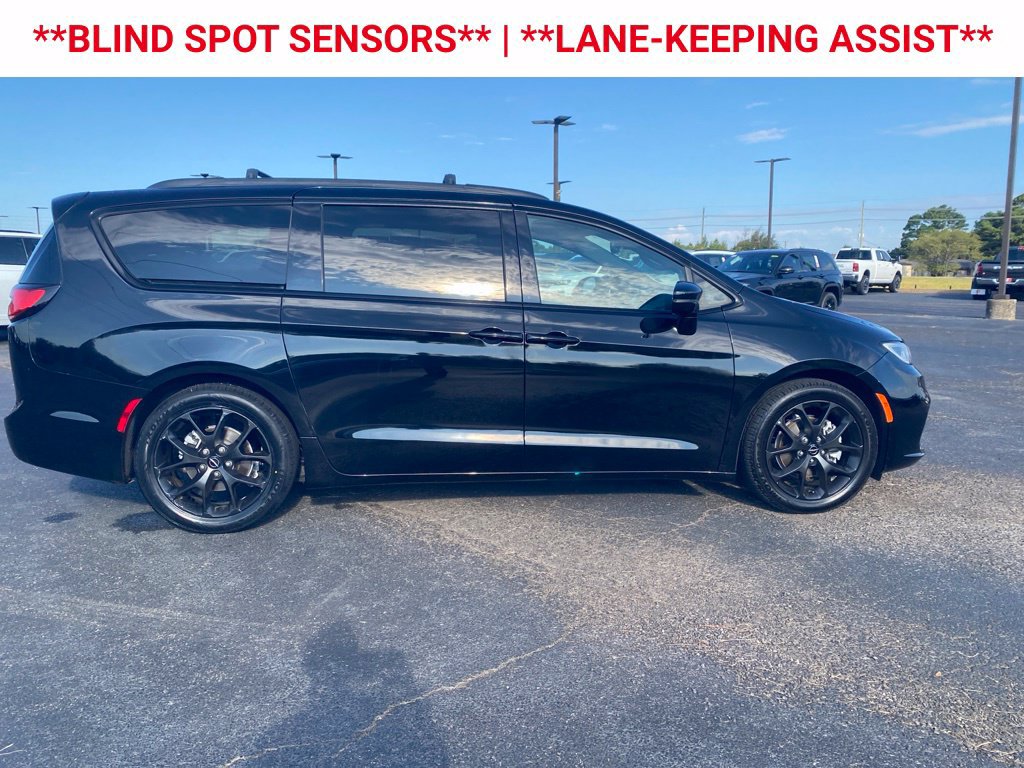 Used 2025 Chrysler Pacifica Limited FWD image 10