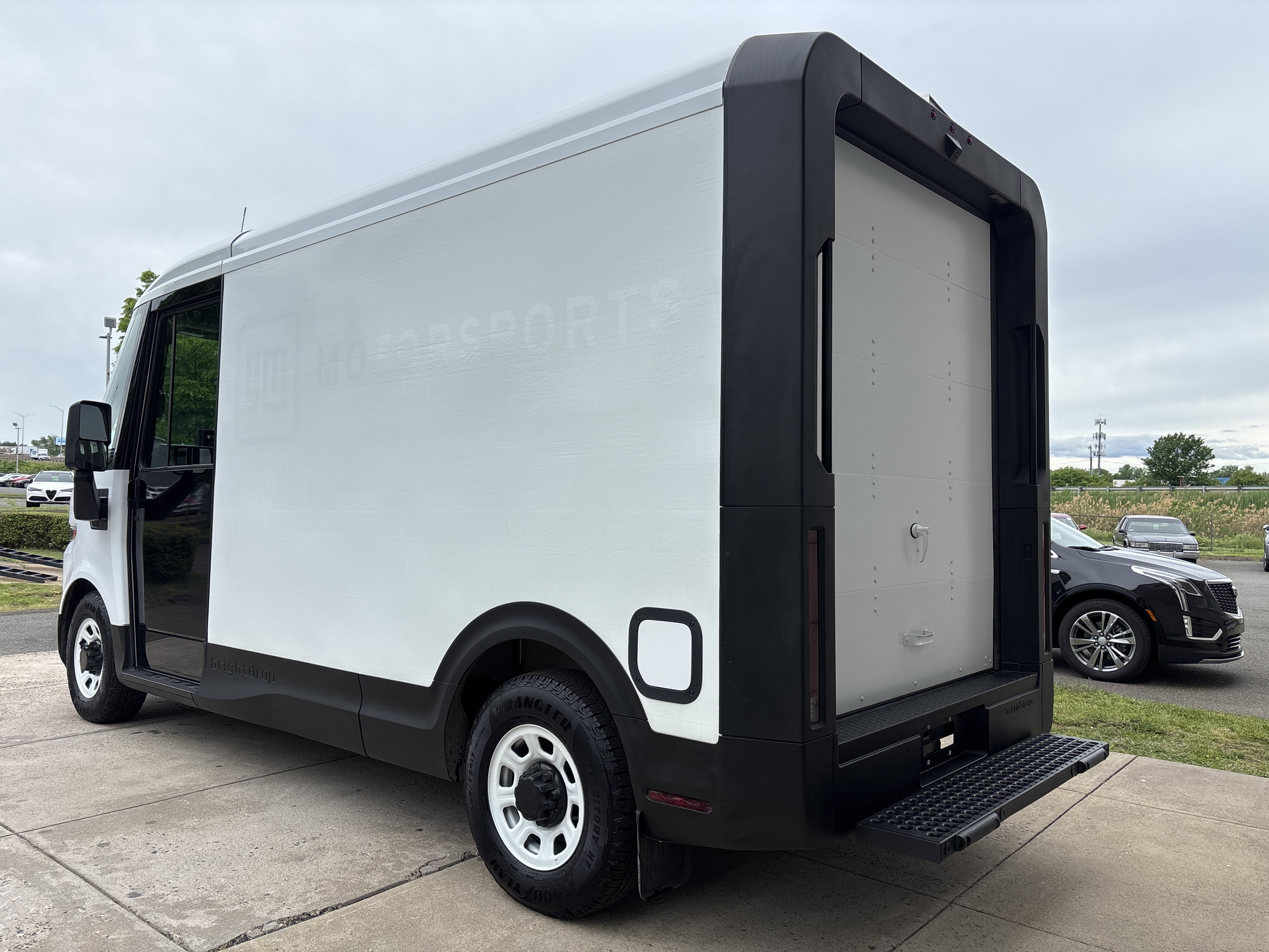 Used 2024 Chevrolet Brightdrop 400 w/ Commercial Equipment Package AWD/4WD image 5