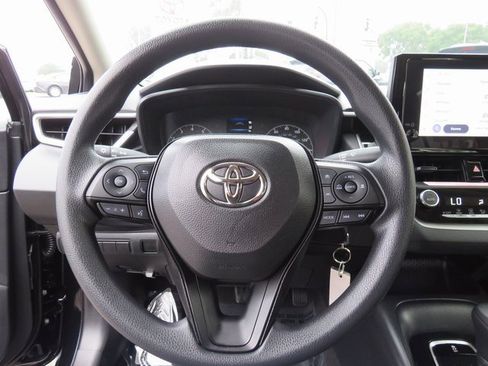 Certified 2023 Toyota Corolla LE image 29