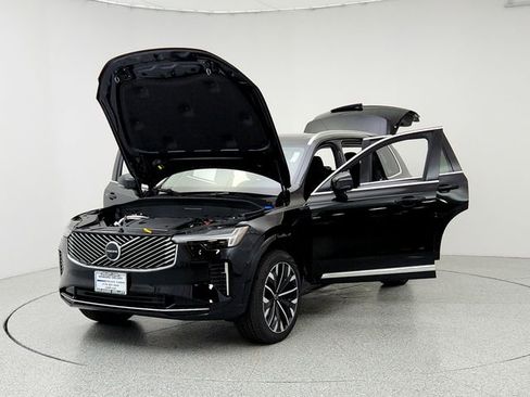 New 2026 Volvo XC90 B6 Plus w/ Protection Package Premier image 9