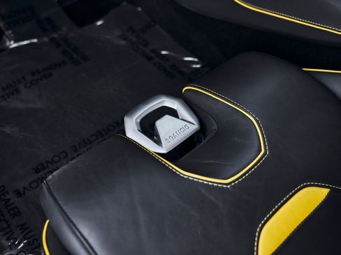 Used 2021 Lamborghini Huracan EVO image 38