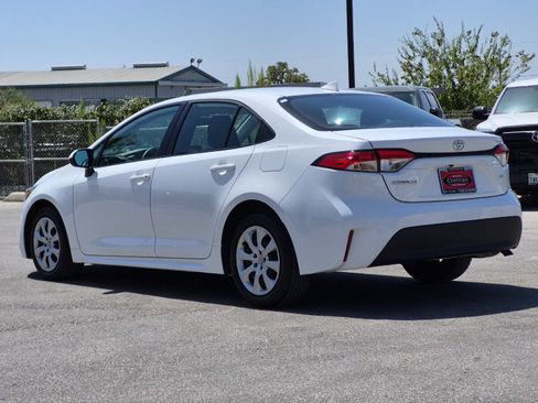 Certified 2025 Toyota Corolla LE FWD image 3