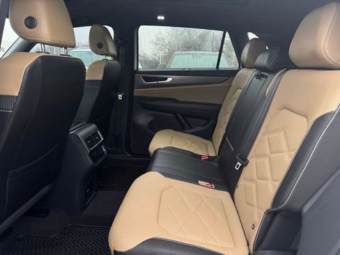 Used 2025 Volkswagen Atlas Cross Sport SE w/ Panoramic Sunroof Package image 19