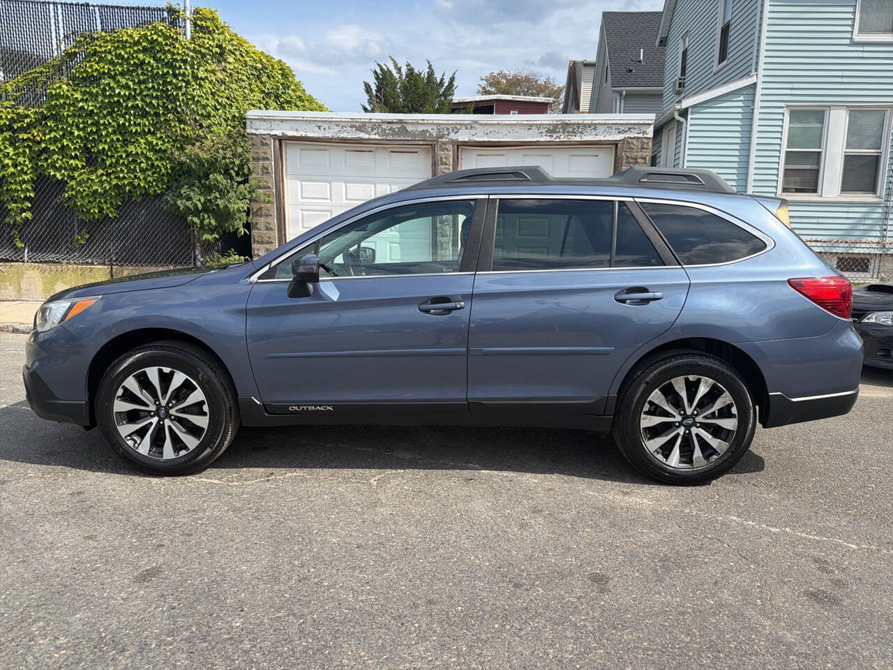 Used 2017 Subaru Outback 2.5i Limited AWD/4WD image 6
