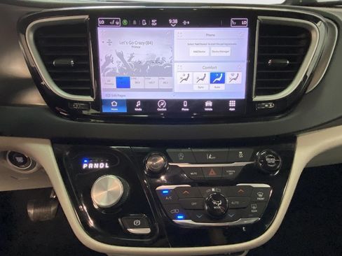 Used 2022 Chrysler Pacifica Touring-L FWD image 22