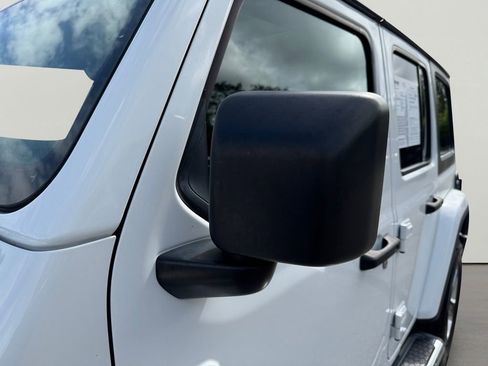 Used 2021 Jeep Wrangler Unlimited Sahara image 11